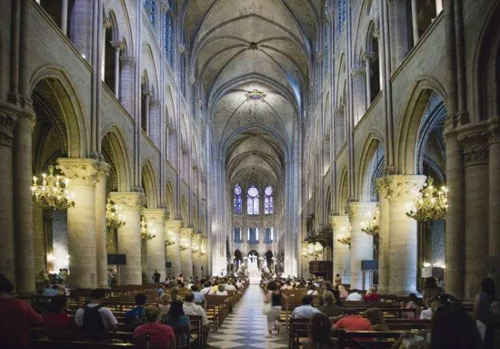 Interior photo of Notre Dame (via GlobalNews/Getty Images)